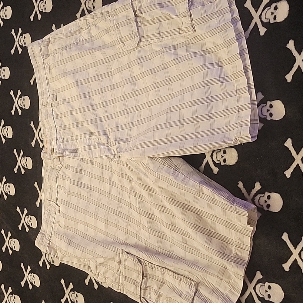Dockers men's cargo shorts size 40 cream with brown plaid strips